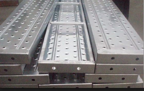 Çin Geri dönüşümlü alüminyum iskele tahta / platformlar 2.4 / 1.8 / 1.2 / 0.73M * 230 * 63 * 1.8mm Tedarikçi